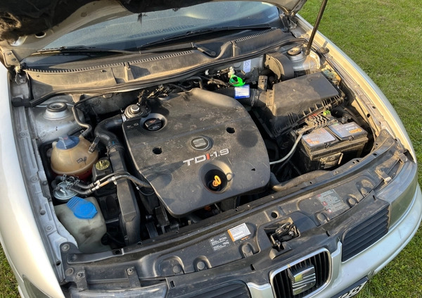 Seat Leon cena 6400 przebieg: 215615, rok produkcji 1999 z Września małe 562